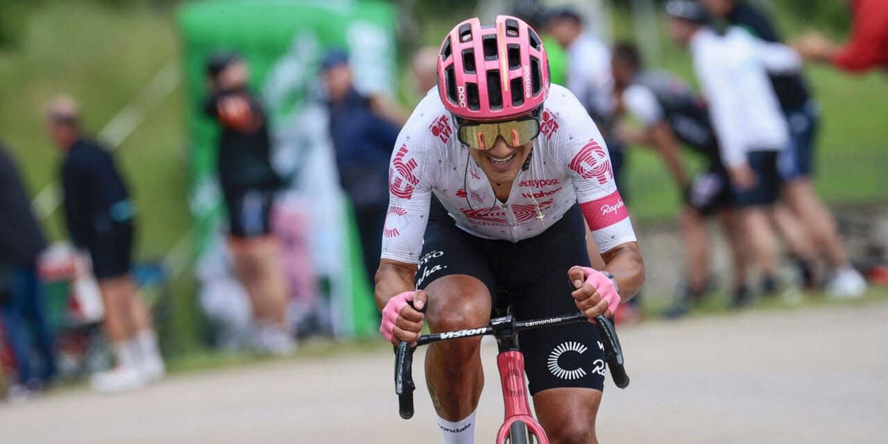 Giro 2025: Richard Carapaz zet ronde op zijn kop, rampdag voor UAE Emirates XRG en Arensman