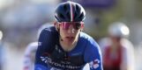 Imposante Lewis Askey wint Boucles de l’Aulne-Châteaulin, Lukas Kubis valt stil in slotmeters