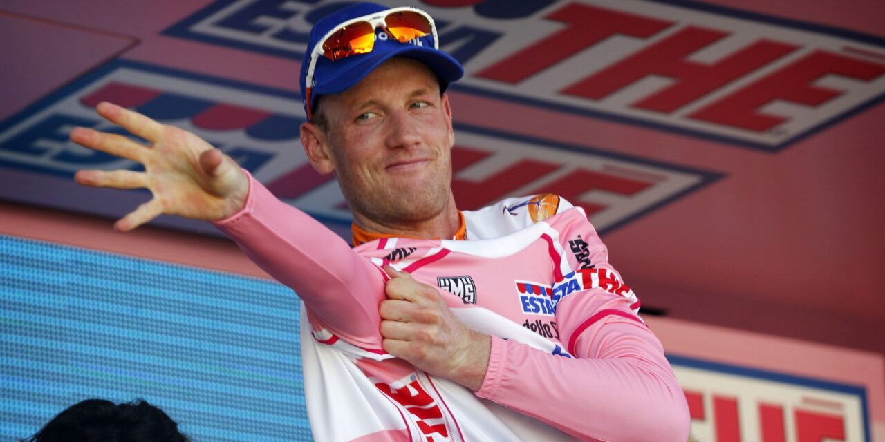 Veertien jaar geleden: Vuurrode urine van Pieter Weening na roze machtsgreep in Giro d’Italia