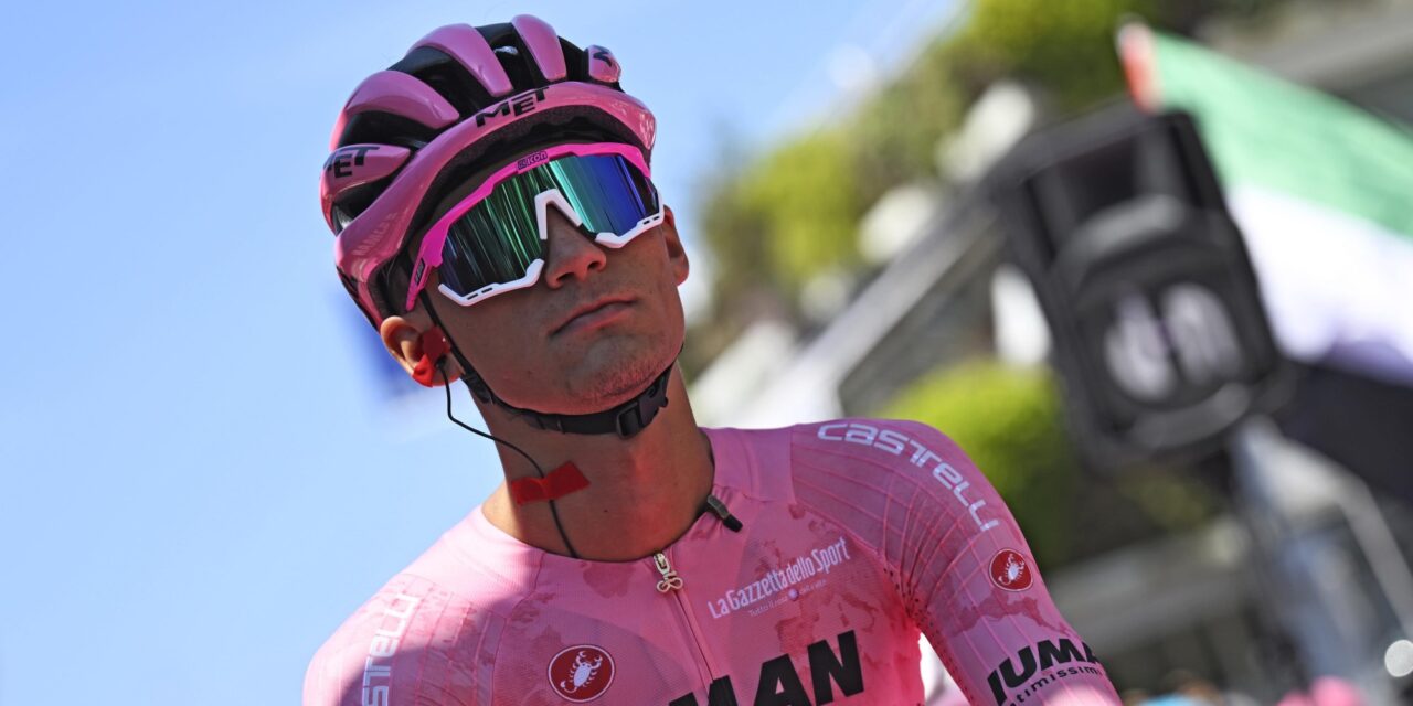 Isaac Del Toro nog altijd trotse leider in Giro, maar: “We moeten als team samenblijven om te winnen”