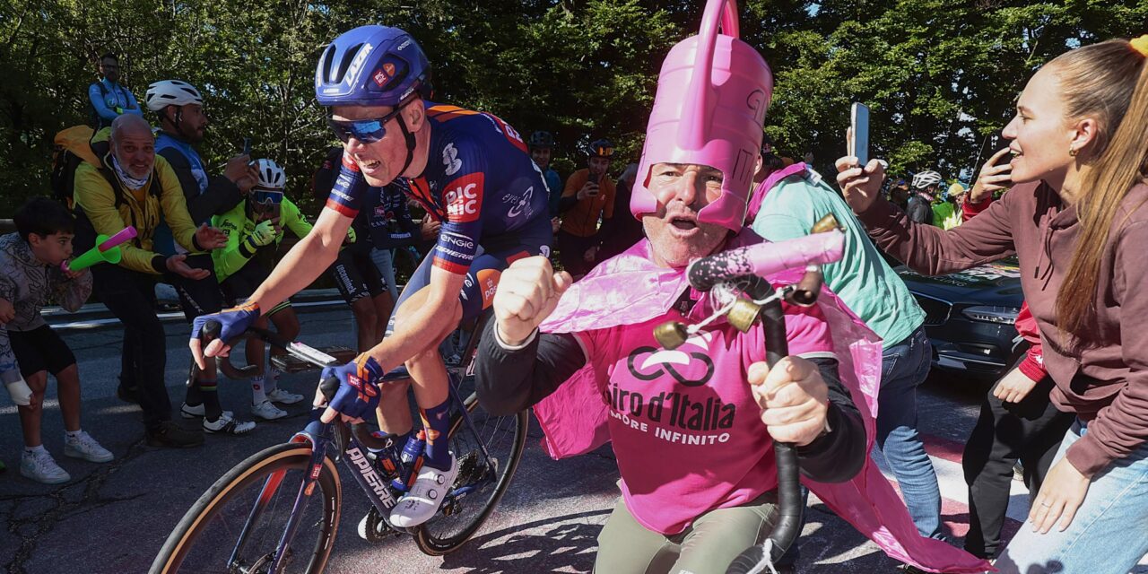 Gijs Leemreize laat zich zien in loodzware Giro-rit: “Ik voelde me supergoed”