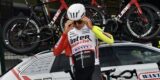 Giro 2025: Francesco Busatto (4de) ontvangt gele kaart voor kopstoot aan Romain Bardet