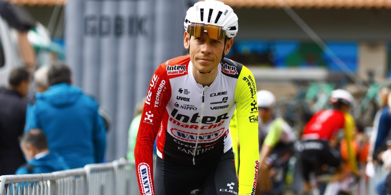 Vijf renners krijgen erehaag in Ronde van Lombardije, ook Louis Meintjes zwaait af