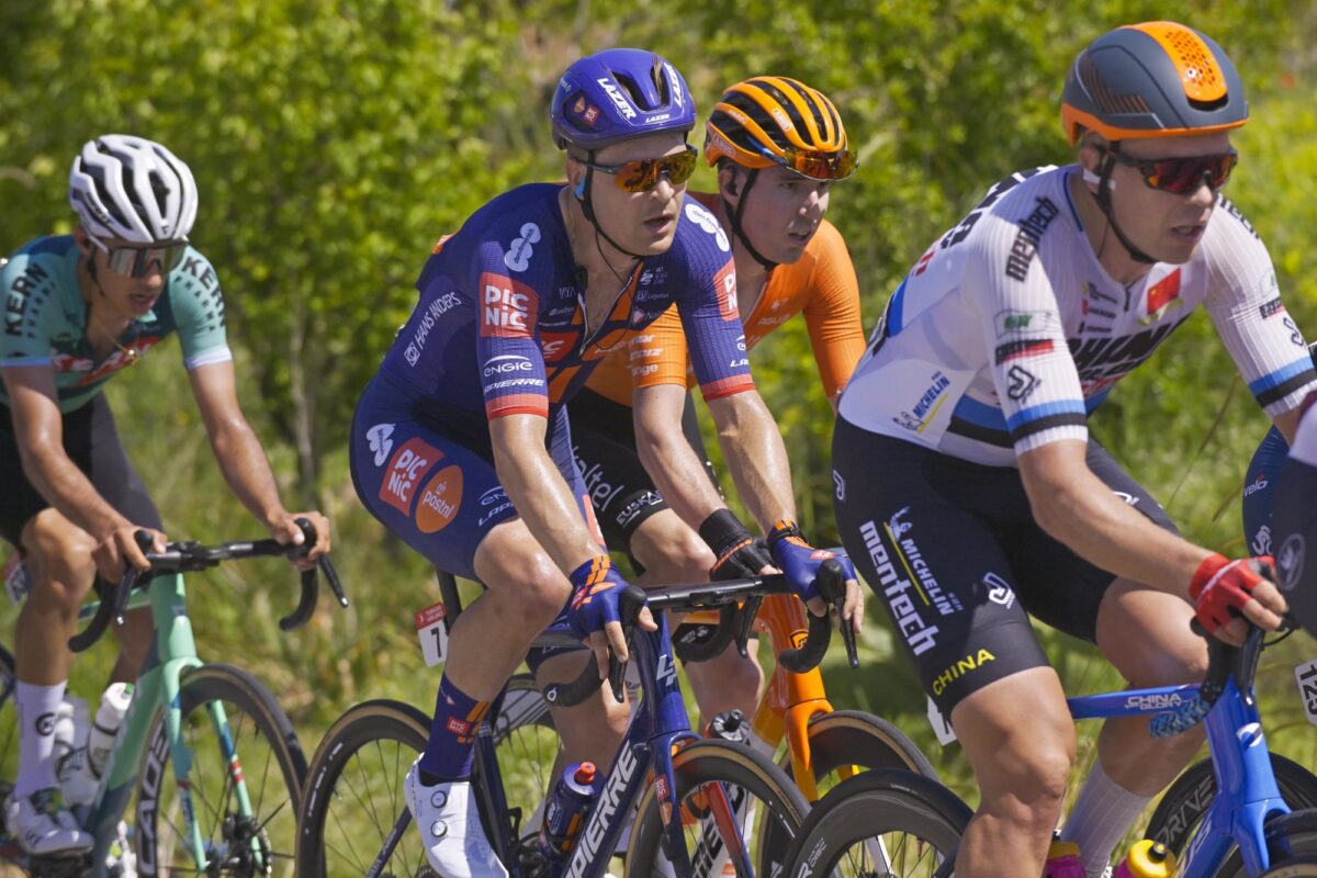 Giro 2025: Casper van Uden verliest belangrijke luitenant Bram Welten in eerste bergrit