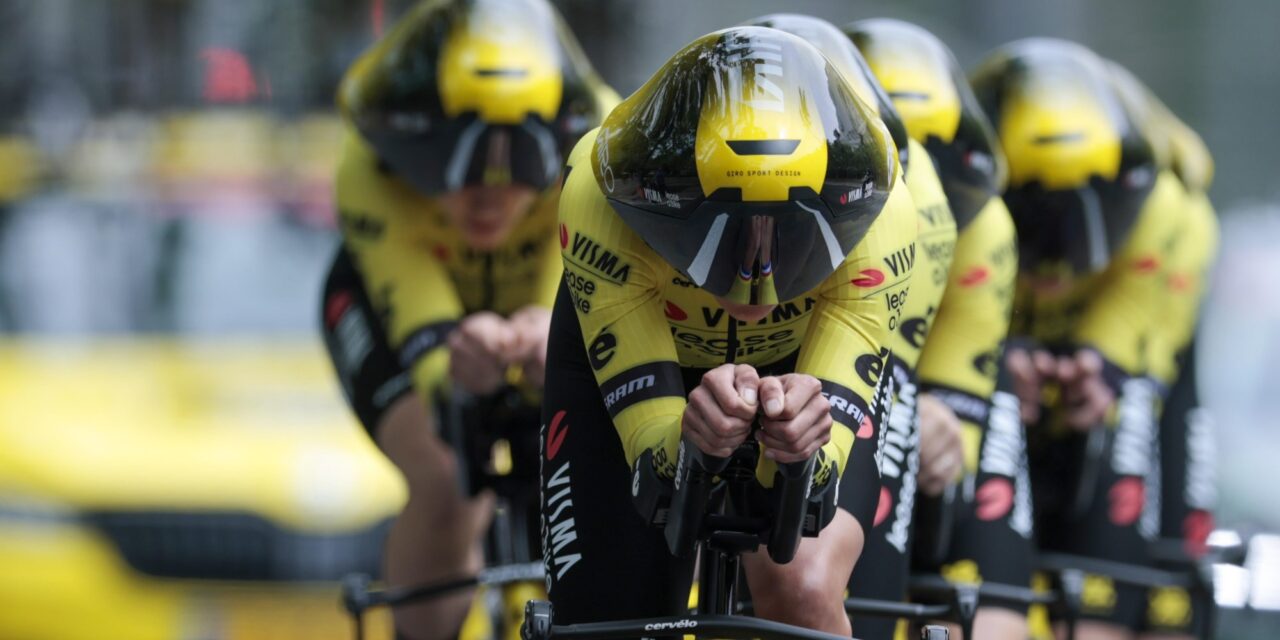 Chaos bij start van Vuelta Femenina hindert meerdere teams, woede bij Visma | Lease a Bike