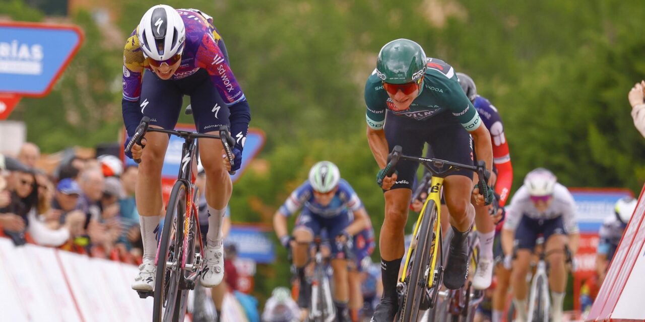 Marianne Vos ‘helemaal kapot’ na felbevochten sprintzege tegen Mischa Bredewold