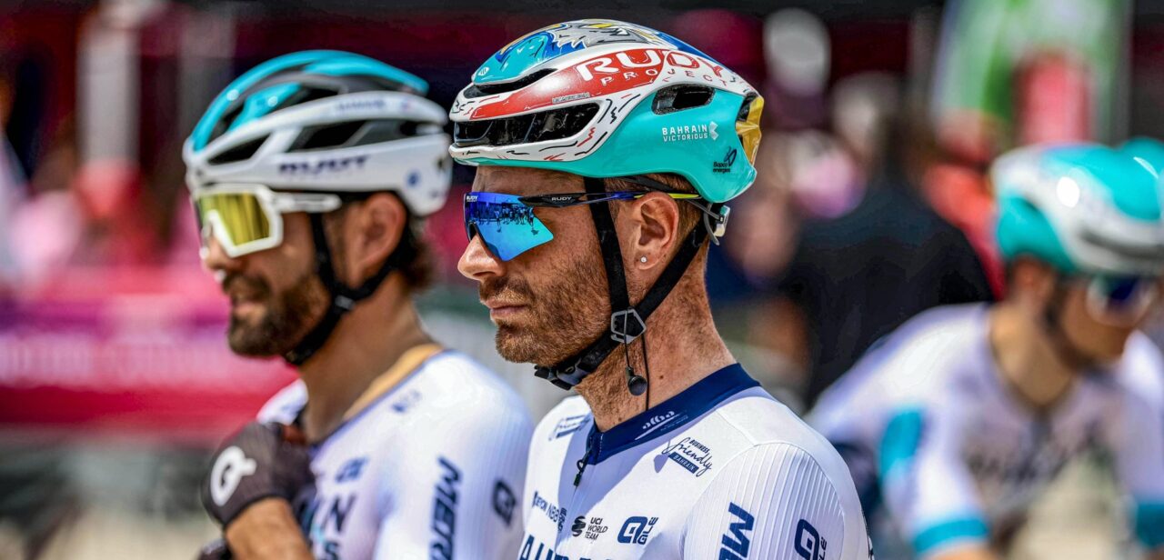 Giro 2025: Gele kaart voor Damiano Caruso na merkwaardig incident met Dylan van Baarle