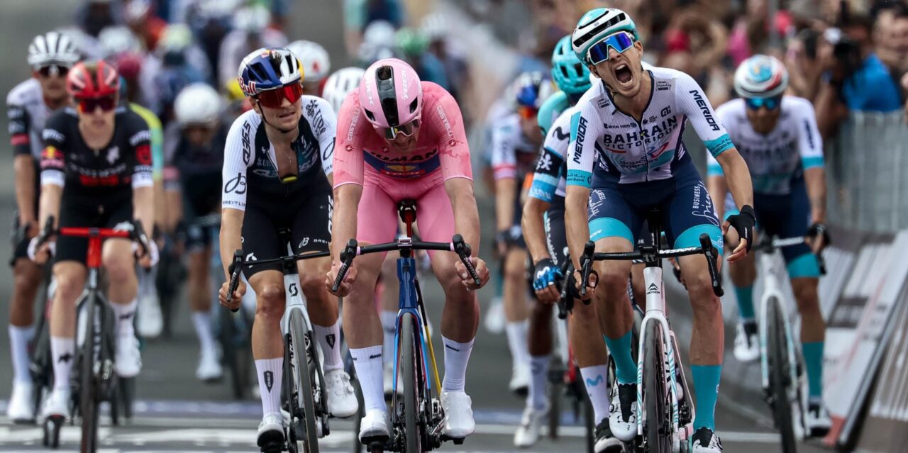 Giro 2025: Beresterke Mads Pedersen houdt Edoardo Zambanini nipt af op lastige finish in Matera