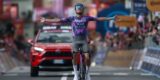 Giro 2025: Luke Plapp wint vluchtersrit bomvol actie, Wilco Kelderman strandt op plek twee