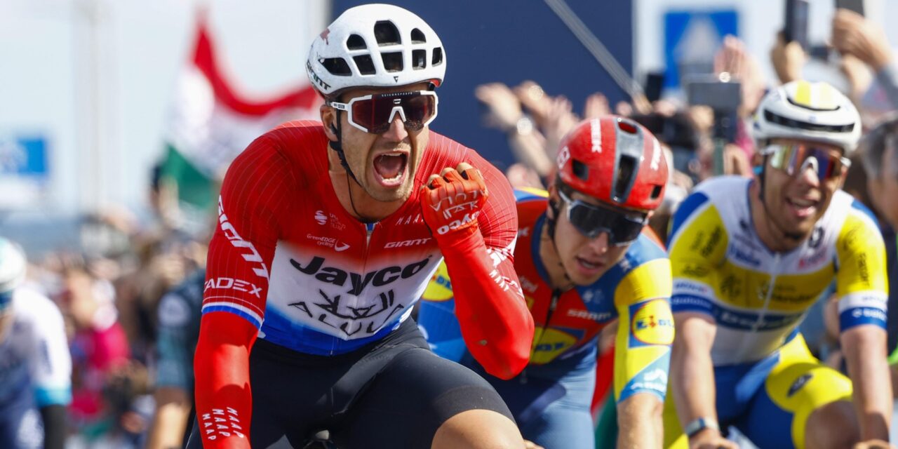 Dylan Groenewegen sprint naar verlossende zege in Ronde van Hongarije