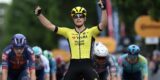 Giro 2025: Olav Kooij zorgt voor derde Nederlandse ritzege na lange lead out Wout van Aert