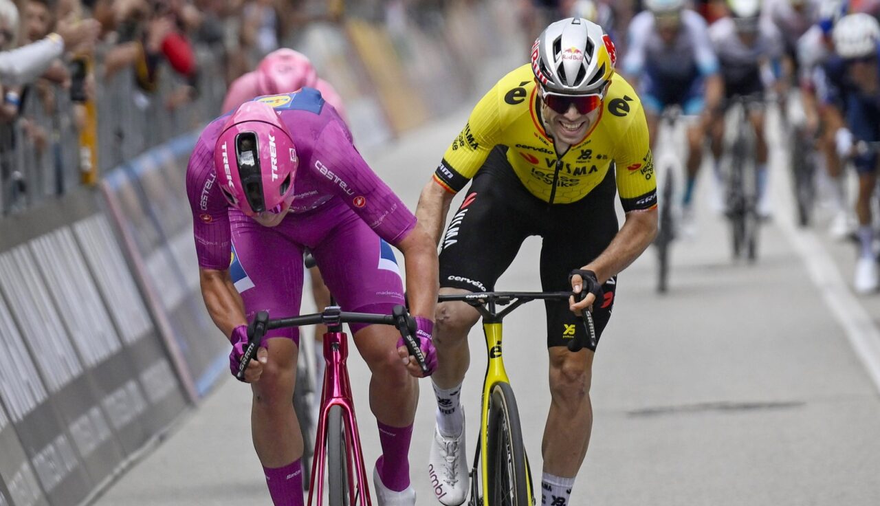 Giro 2025: Mads Pedersen klopt Wout van Aert op lastige aankomst en pakt vierde ritzege