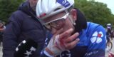 David Gaudu heeft letterlijk een gat in zijn hand na val in Giro: “Je ziet mijn pees, het is niet best”