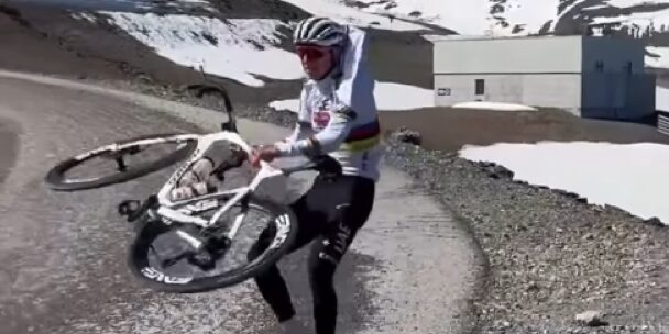 Tadej Pogacar waait bijna van berg door extreme wind in Sierra Nevada