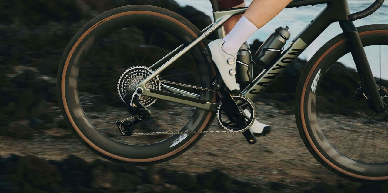Peloton schakelt over naar SRAM, dat Shimano opnieuw naar de kroon steekt