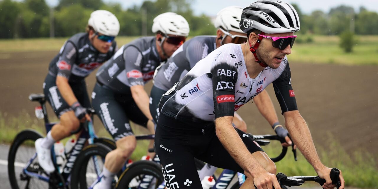 Adam Yates is na dag van uitersten ook blij voor zijn broer: Als dan toch iemand anders moet winnen