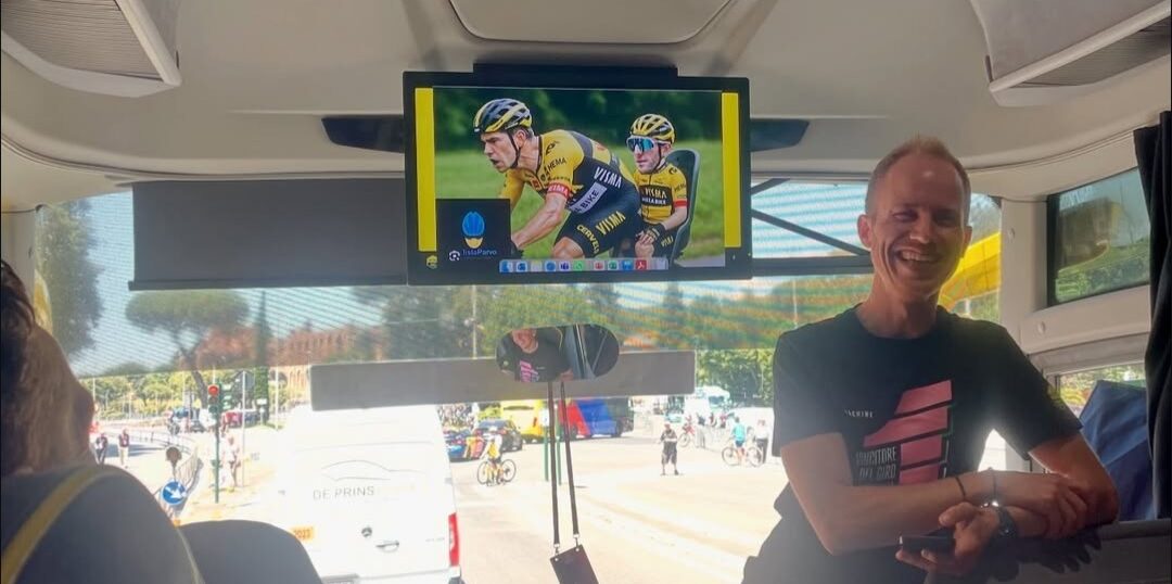 Populaire meme met Yates en Van Aert zorgt voor hilariteit, ook bij hoofdrolspelers