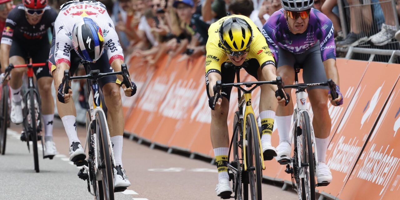 Danny van Poppel snelt naar Nederlandse titel na beklijvend sprintduel met Olav Kooij