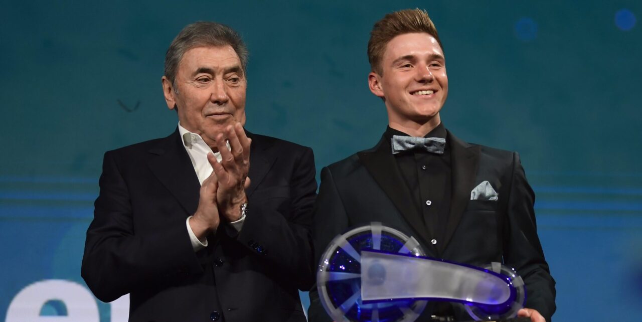 Eddy Merckx ziet verbeterpunt voor Remco Evenepoel, die De Kannibaal feliciteert met 80ste verjaardag
