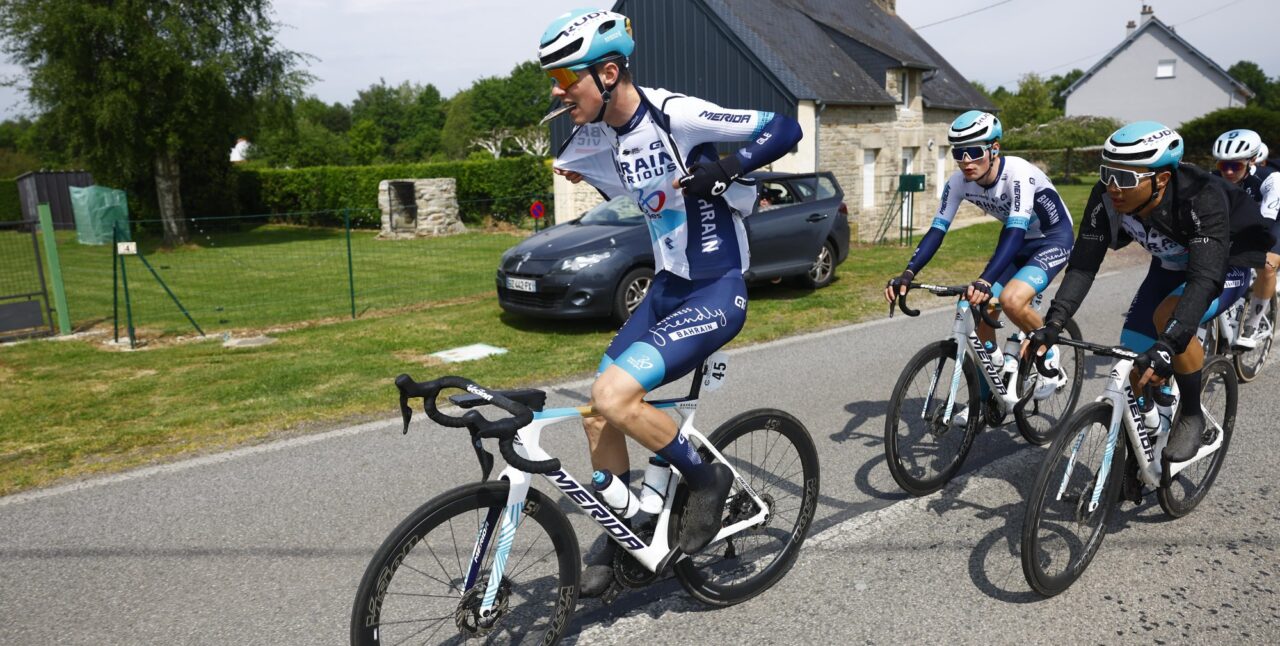 De jeugd heeft de toekomst: zonder Pogacar en Roglic grijpt Jakob Omrzel goud in Slovenië