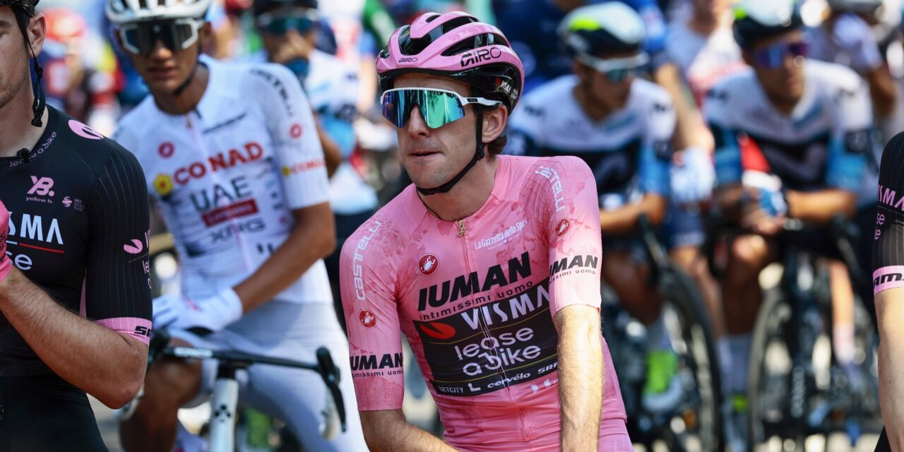 Simon Yates beleeft hoogtepunt uit carrière met eindzege in Giro: “Hier komt niets bij in de buurt”