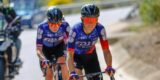 Demi Vollering en Elise Chabbey rijden peloton in openingsrit Ronde van Catalonië aan gort