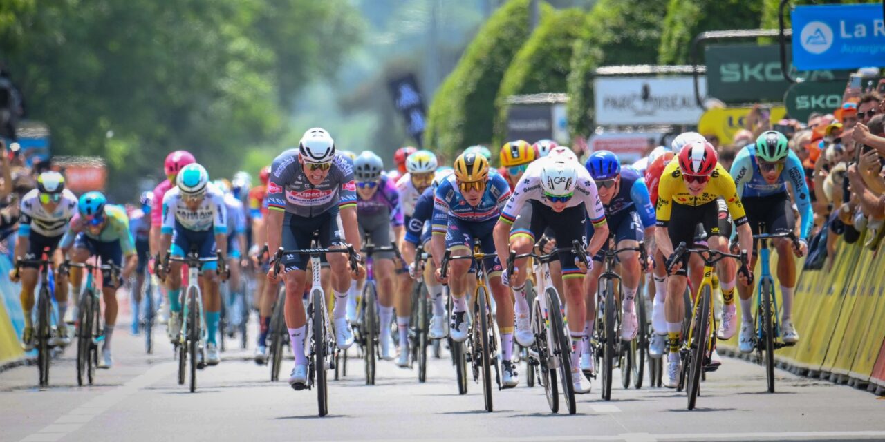 ‘Zomer van de wielerreuzen is begonnen’: kranten kijken verlekkerd vooruit na spectaculair begin Dauphiné