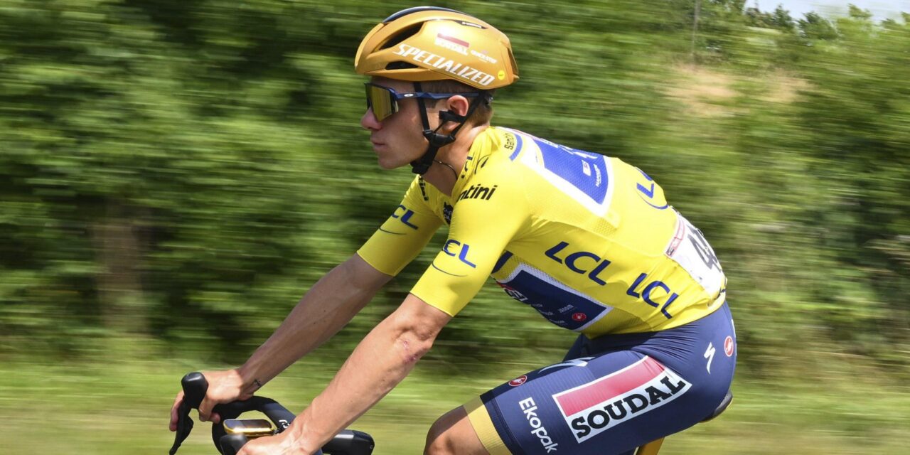 Remco Evenepoel komt ten val in laatste kilometer rit vijf Critérium du Dauphiné 2025