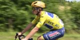 Remco Evenepoel komt ten val in laatste kilometer rit vijf Critérium du Dauphiné 2025