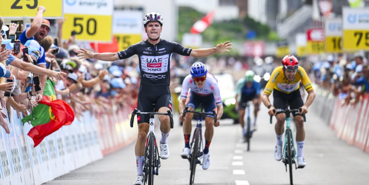 João Almeida wint op steile aankomst en komt nóg dichter bij leider Vauquelin in Ronde van Zwitserland