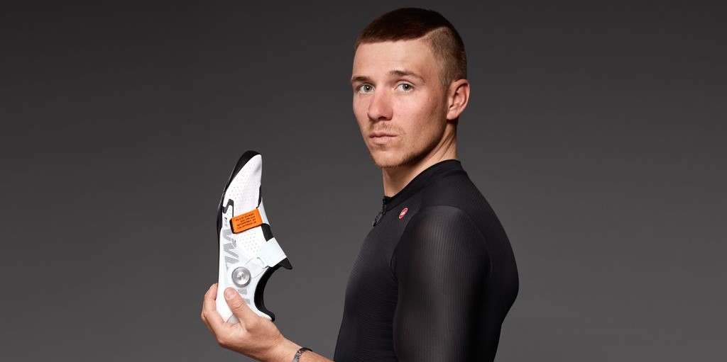 Evenepoel lanceert samen met Specialized een ‘Remco’-koersschoen