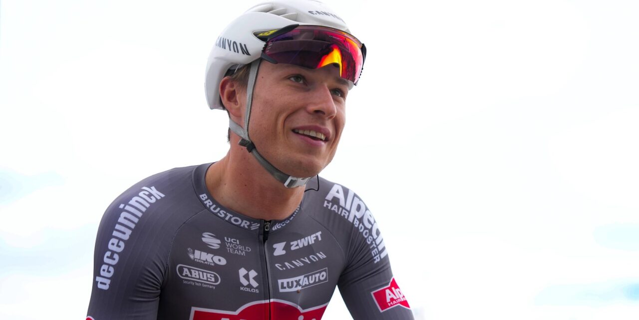 Jasper Philipsen zit weer op de fiets, traint samen met Mathieu van der Poel