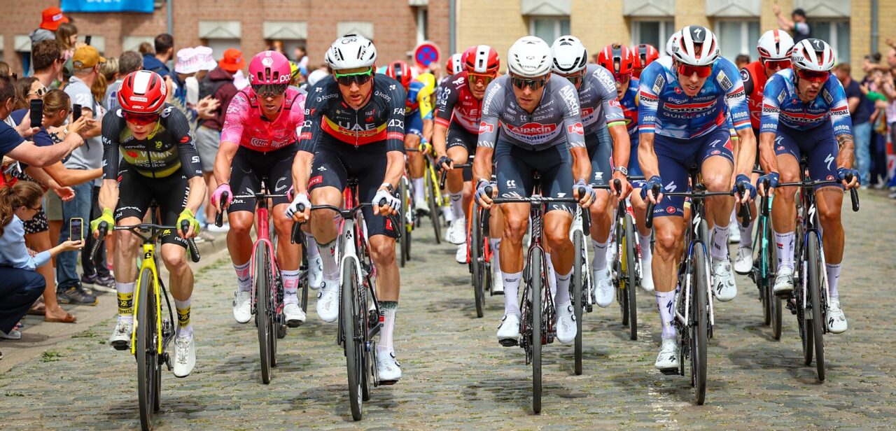 NOS De Avondetappe tijdens Tour flink later op tv door vrouwenvoetbal