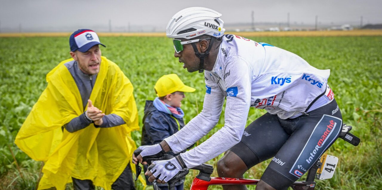 Wat kan Biniam Girmay in derde Tour-rit na botsing met knie? Het lijkt goed te zijn