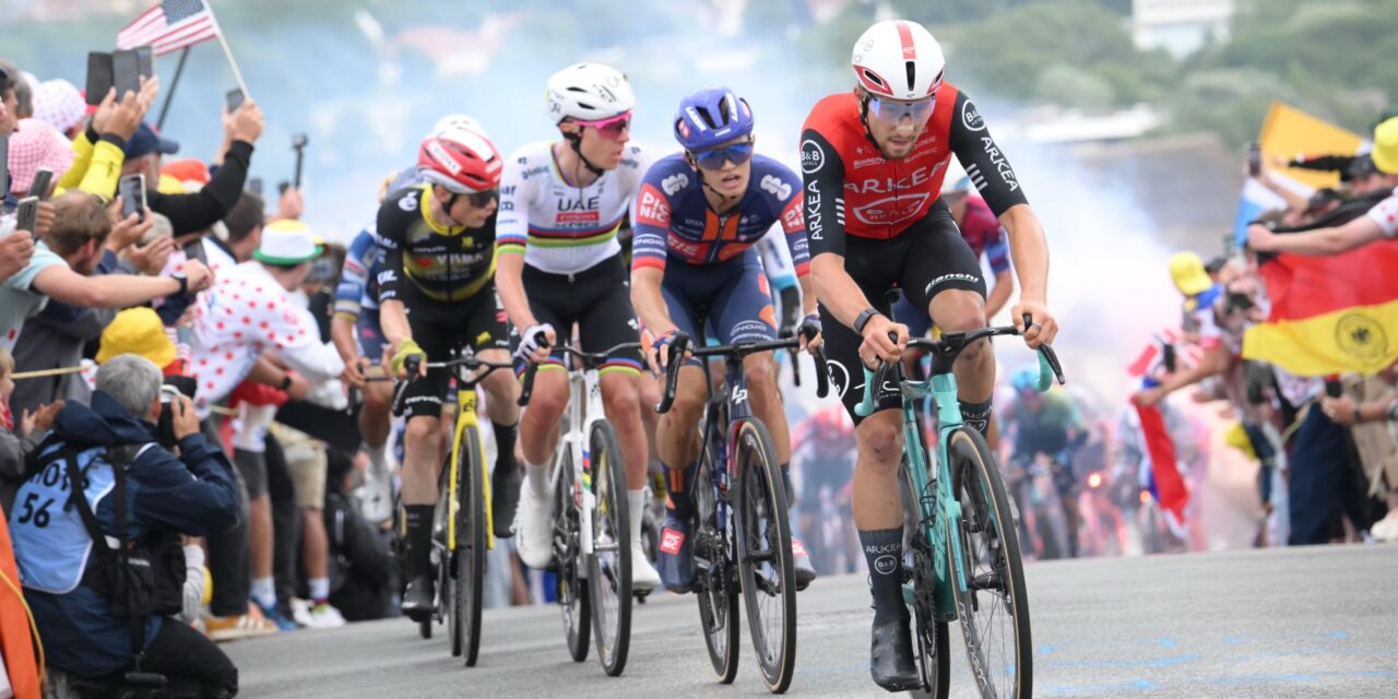 Tour 2025: Verschillen tussen favorieten – Boni’s voor Pogacar en Vingegaard, Rodriguez mist de slag