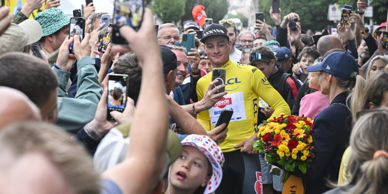 Tour 2025: Dit schrijven de internationale kranten over ‘onoverwinnelijke’ Van der Poel