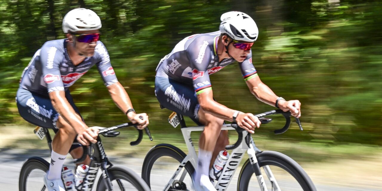 Tour 2025: Van der Poel en Rickaert zorgen voor op één na snelste Tour-rit ooit