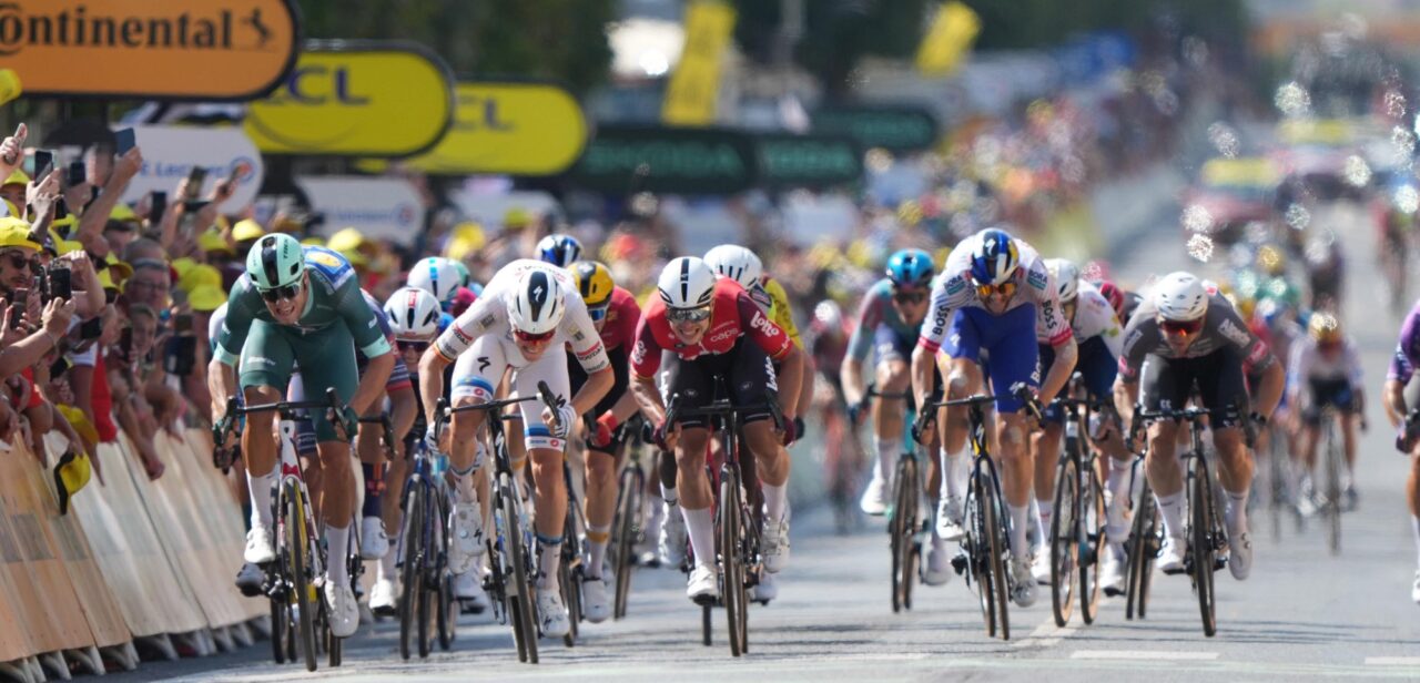 Tour 2025: Liveblog etappe 9 – Reacties op winst Merlier na zenuwslopende finale