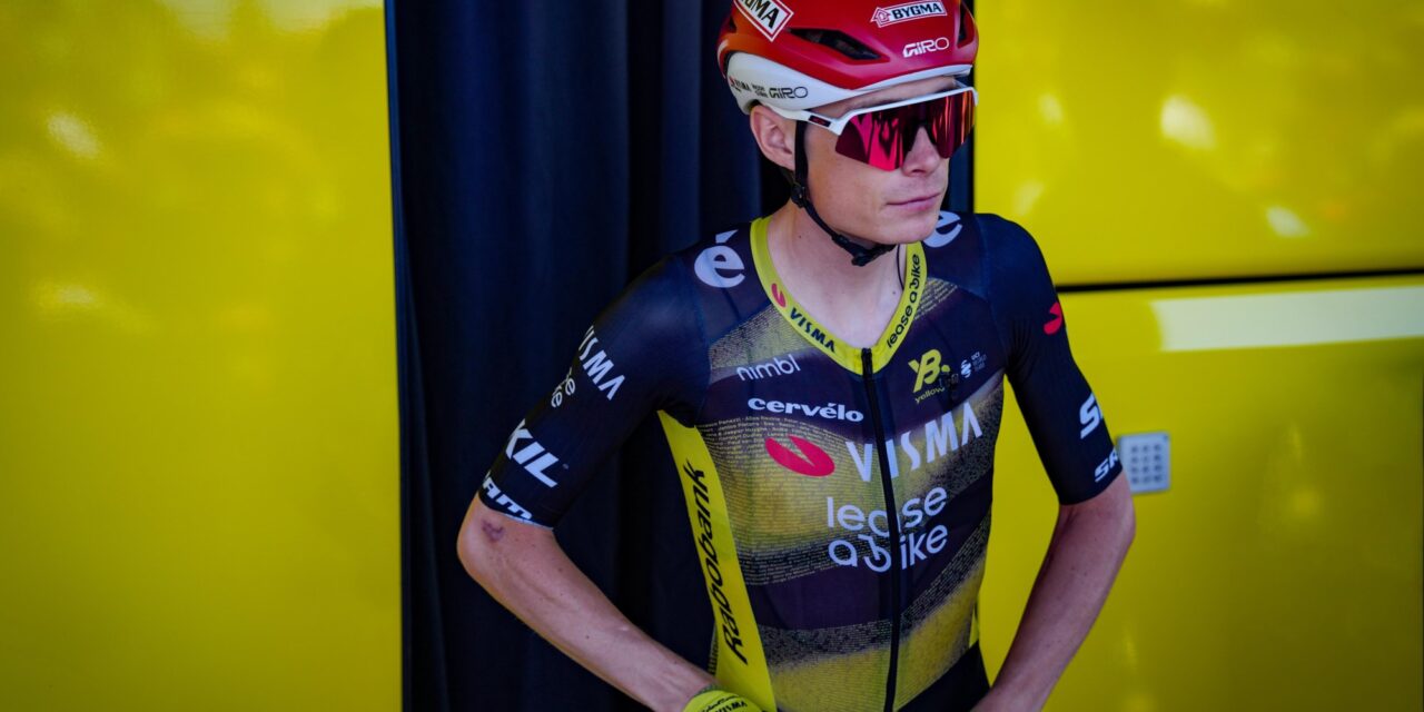 Jonas Vingegaard zag val van Pogacar gebeuren en reed niet door: “Zoals het hoort”