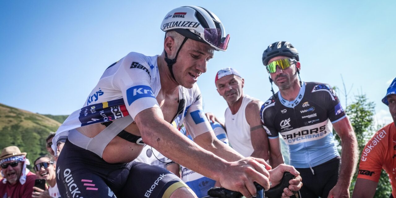 Waarom communiceerde Remco Evenepoel zo laat over zijn gebroken rib? “Soms wil je zoiets blokken in je hoofd’