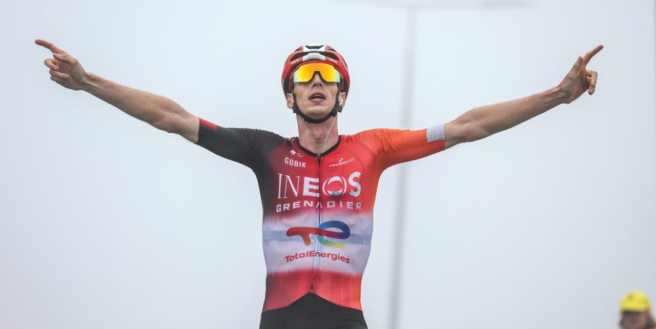 Tour 2025: Thymen Arensman zorgt met grootse solo voor Nederlandse zege in loodzware Pyreneeënrit 