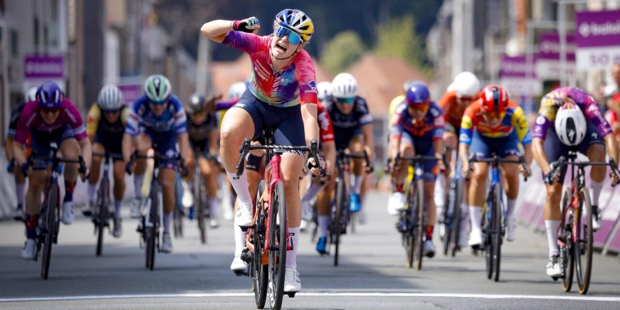 Zoe Bäckstedt verschalkt sprintend peloton in Baloise Ladies Tour