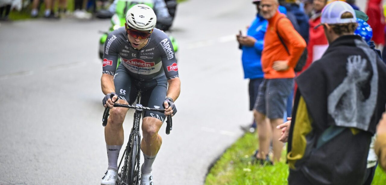 Tour 2025: Liveblog etappe 20 – Solozege Kaden Groves, Nederlanders op twee en drie