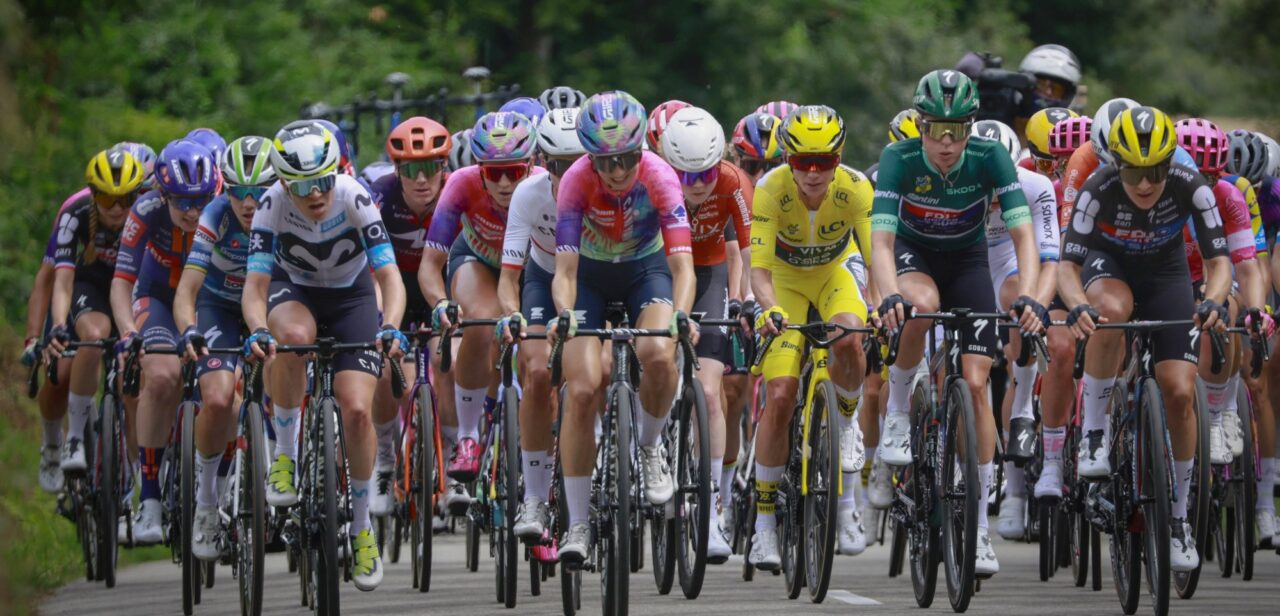 Tour Femmes 2025: Politiemotoren veroorzaken valpartij in peloton
