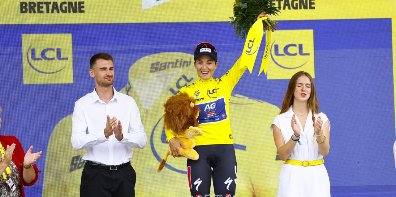 Wie is Kim Le Court, de Mauritiaanse renster met killersinstinct die de Tour de France Femmes leidt?