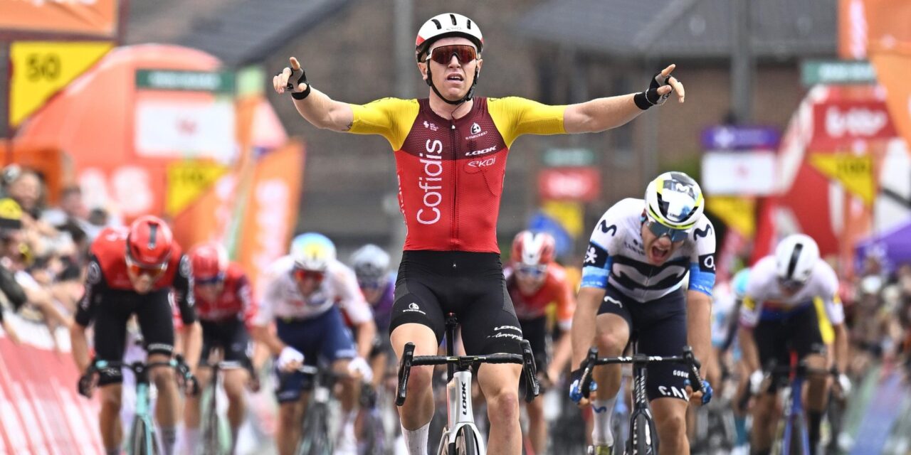 Oliver Knight verrast het peloton in chaotische tweede rit Tour de Wallonie