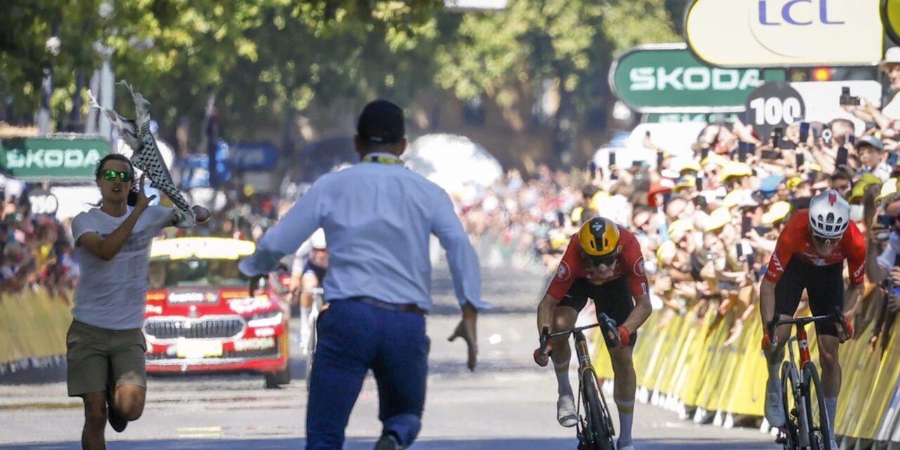 Pro-Palestina demonstrant verstoort Tour de France