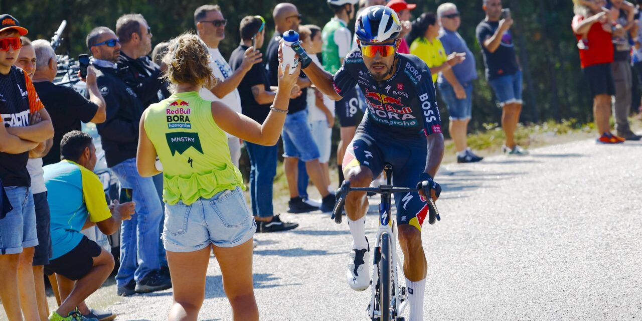 UCI versoepelt bevoorradingsregels na druk van wielerploegen