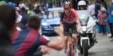 “Een doorbraak” en “bij de tien beste klimmers van het peloton”: veel lof voor Thymen Arensman na ritzege