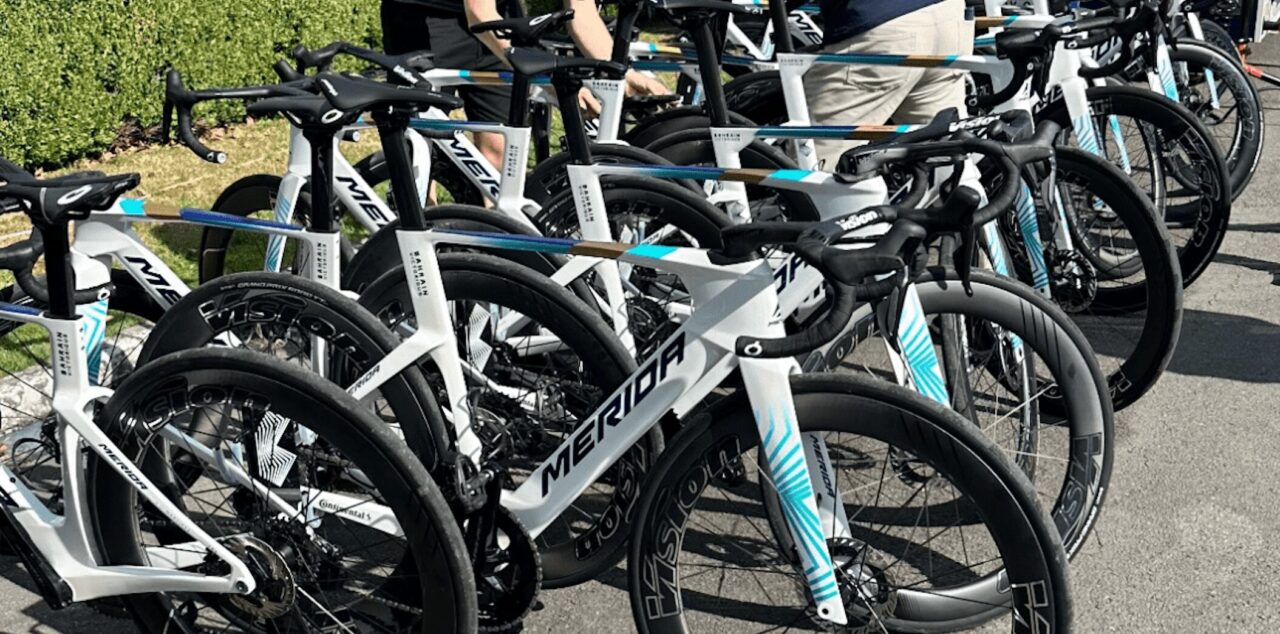 Tour 2025: Bahrain Victorious start met nieuwe Merida Reacto